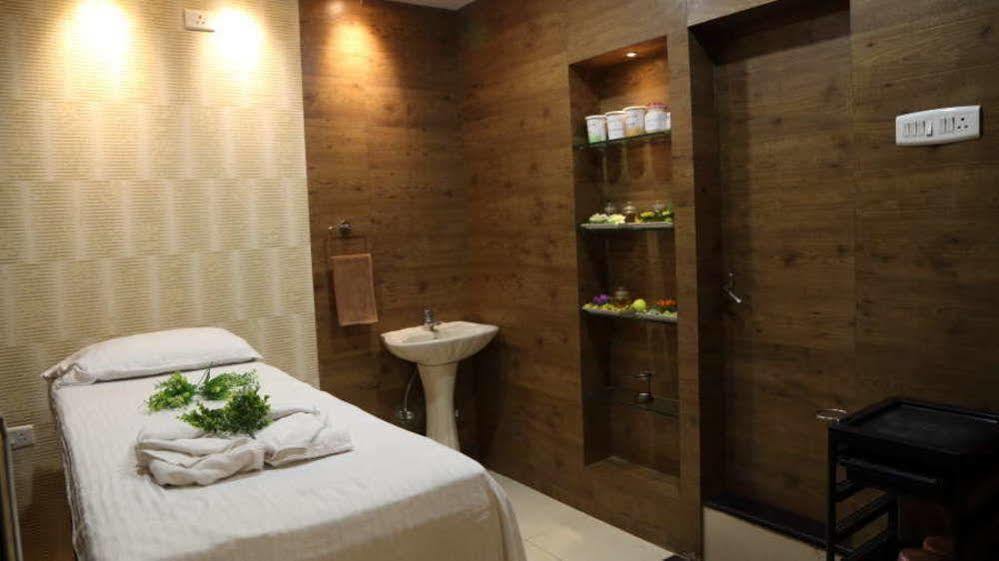 Vishwaratna Hotel Guwahati Exterior foto